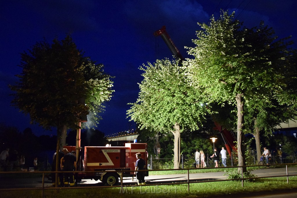 Koelner Seilbahn Gondel blieb haengen Koeln Linksrheinisch P845.JPG - Miklos Laubert